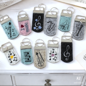 Stickdatei-Musik-Schlsselanhnger--SET-mit-Klavier-Geige-Noten-Notenschlssel-