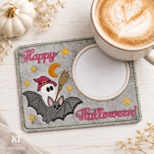 Stickdatei-Fledermaus-mit-Gespenst-Halloween-Mugrug-Tassenteppich-ITH-