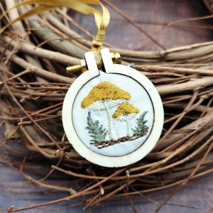 Stickdatei-kleiner-Pilz-in-zwei-Gren