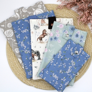 Stickdatei-ITH-Buchhllen-Buch-Lesen-Bcherschutz-Handyhlle-Leseratte-Geschenkidee