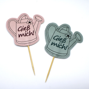 Stickdatei-ITH-Gie-mich-Kanne-Blumenstecker