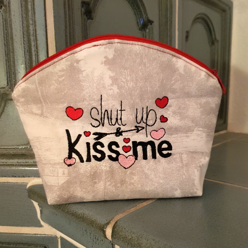 Bild 1 von Stickdatei Valentinstag Herzen shut up and kiss me