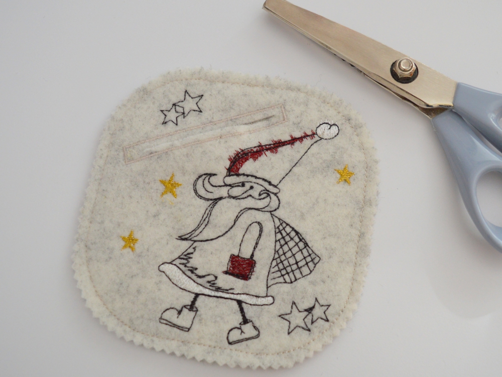 Bild 1 von ITH Stickdatei Geschenkanhänger Nikolaus verschiedene Größen  / (Größe) SET 10x10cm und 13x13cm