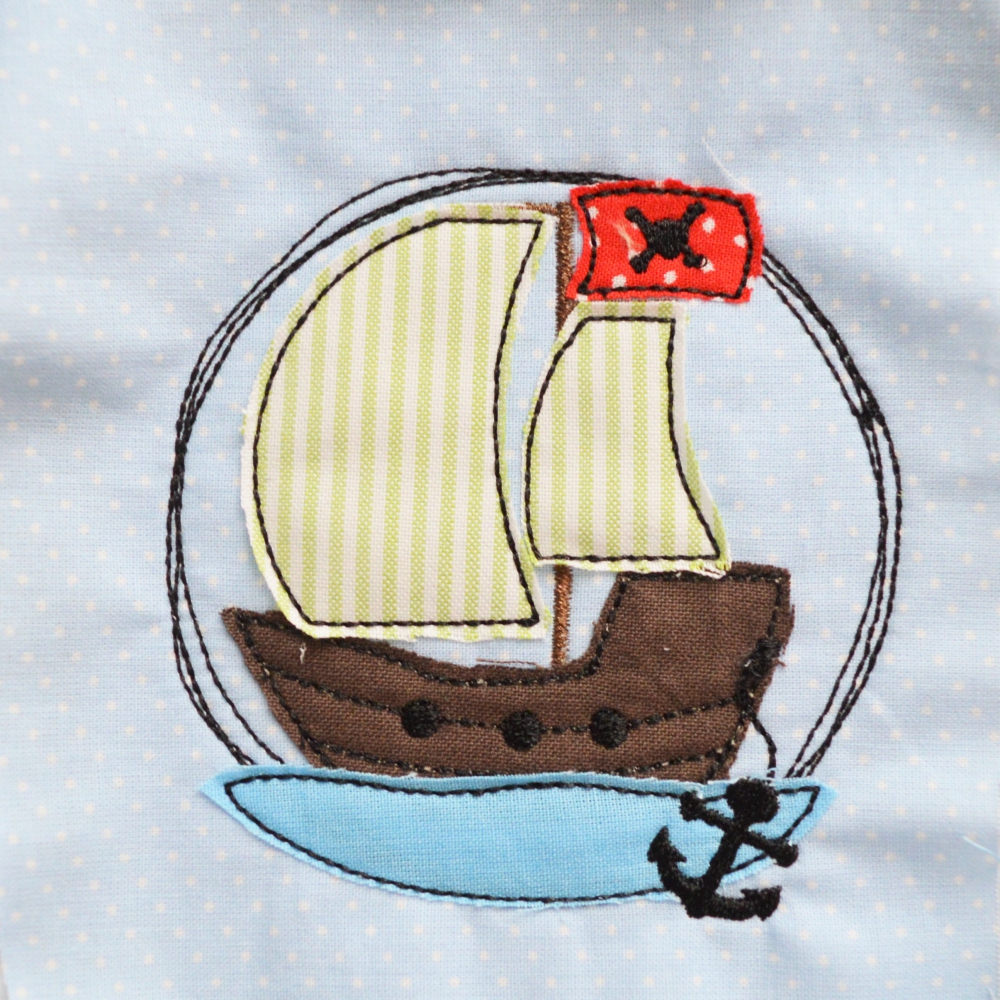 Bild 1 von Stickdatei doodle Piratenboot verschiedene Größen