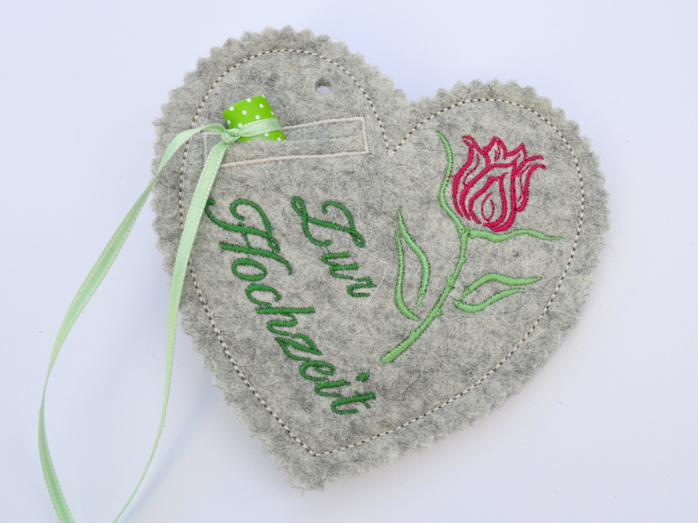 Bild 1 von ITH Stickdatei Geschenkanhänger Herz zur Hochzeit 3er SET für Botschaften Geldgeschenke 10x10cm