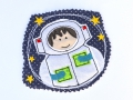 Stickdatei kleiner Astronaut Rudi doodle  / (Größe) 16x26cm
