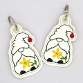 Bild 2 von Stickdatei ITH Wichtel Anhänger Frühling Blumen