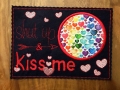 Bild 7 von Stickdatei Valentinstag Mug Rug Schokohülle Herzen shut up and kiss me