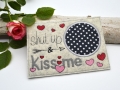 Bild 4 von Stickdatei Valentinstag Mug Rug Schokohülle Herzen shut up and kiss me