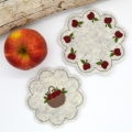 Bild 1 von Stickdatei Mugrug Untersetzer Apfel Blumenform 5 Größen