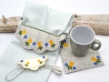 Bild 1 von Stickdatei SET Mugrug Kabelbinder Handtuchhalter Blumen